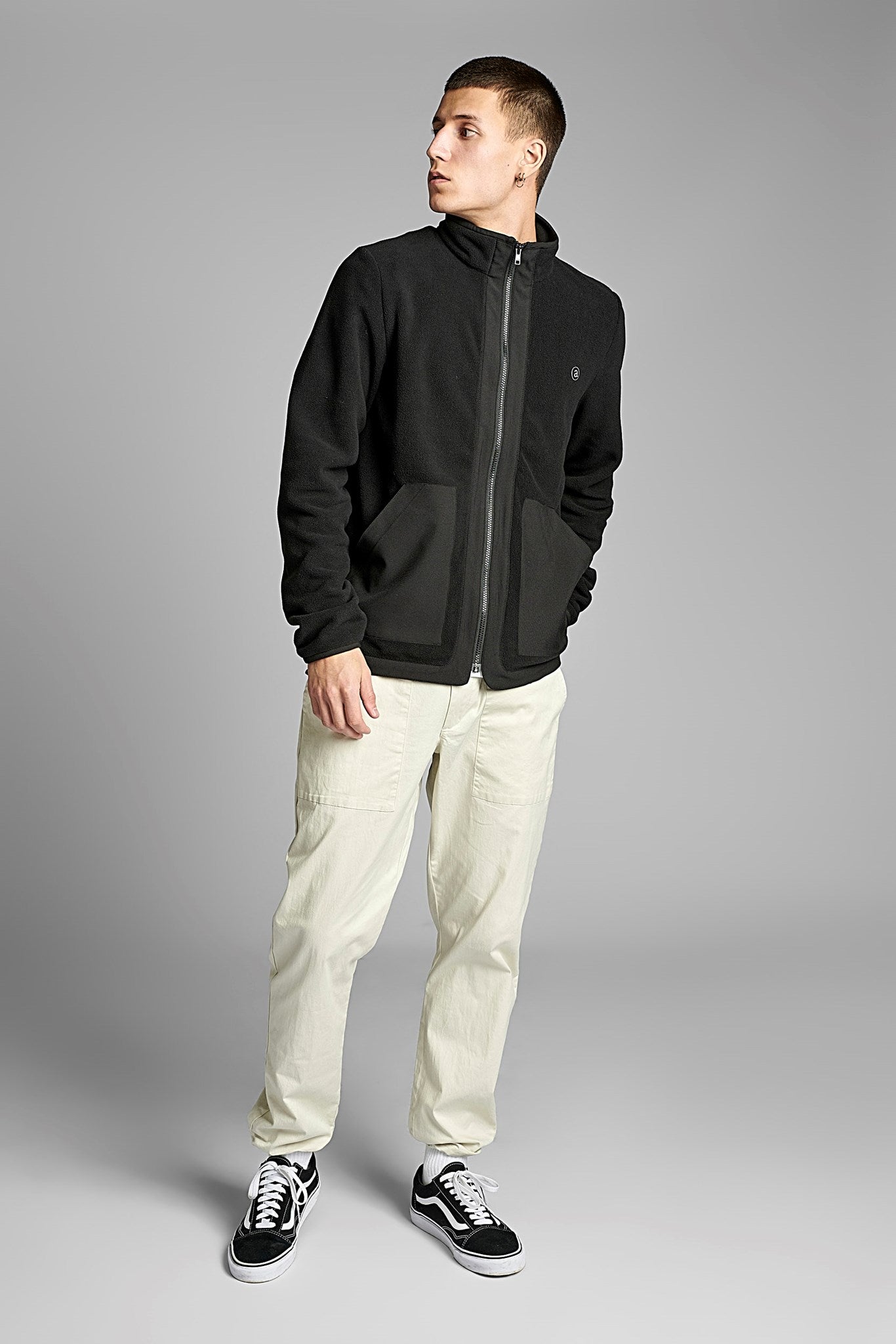 900176-0000_3.jpg